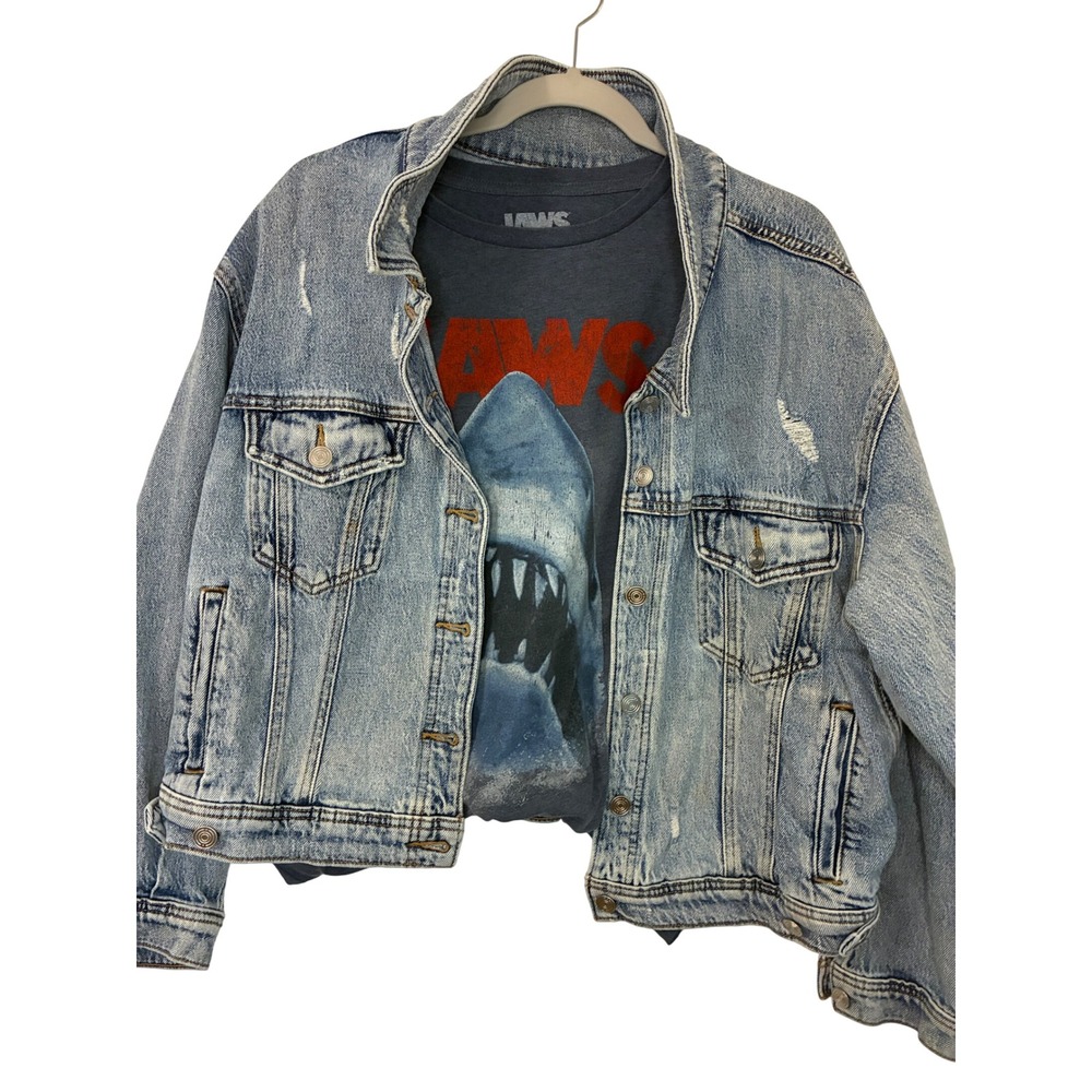 Universal Thread Womens XXL Light Wash Distressed Denim Trucker Jacket